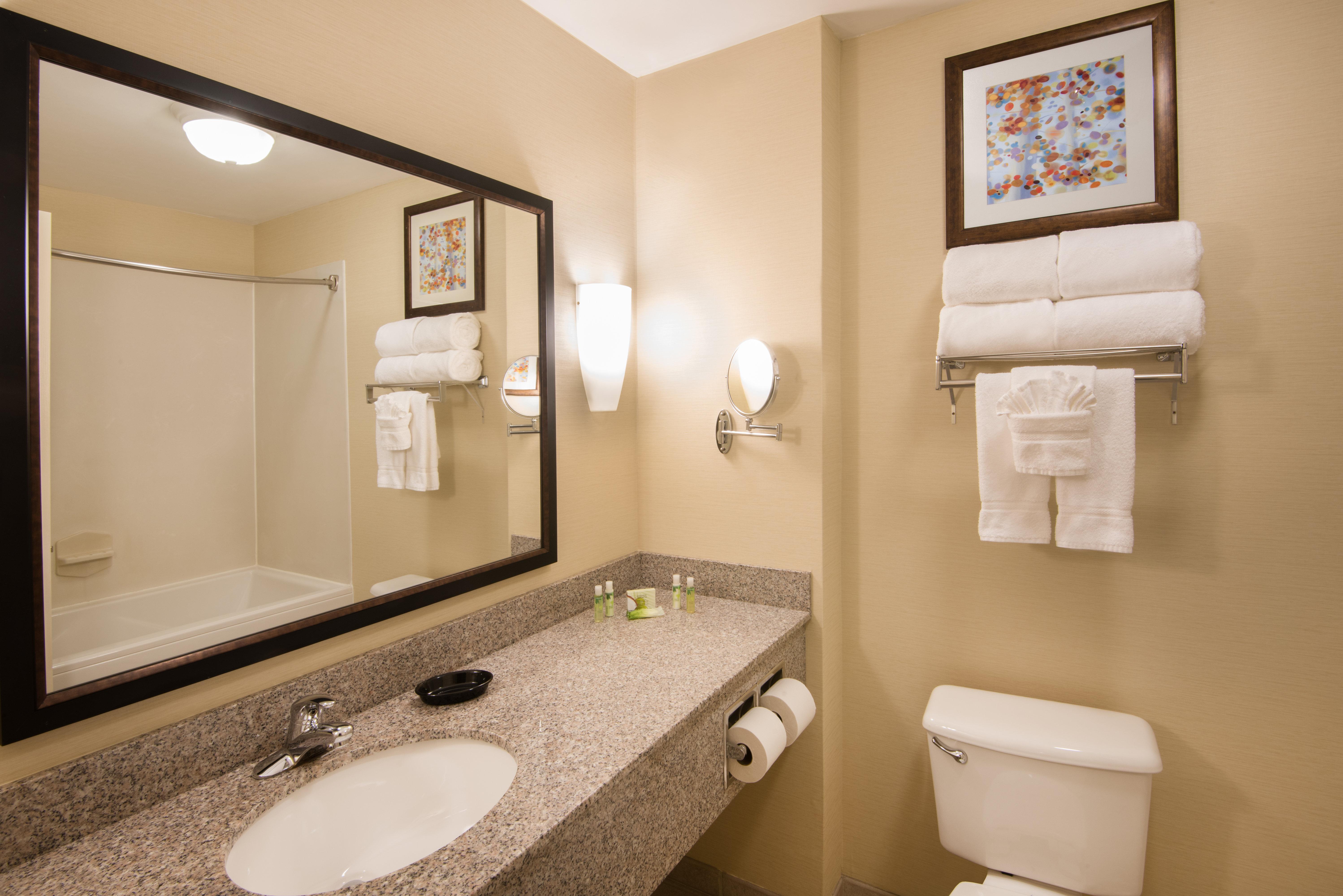 Holiday Inn Express & Suites - Sharon-Hermitage By Ihg West Middlesex Exterior foto