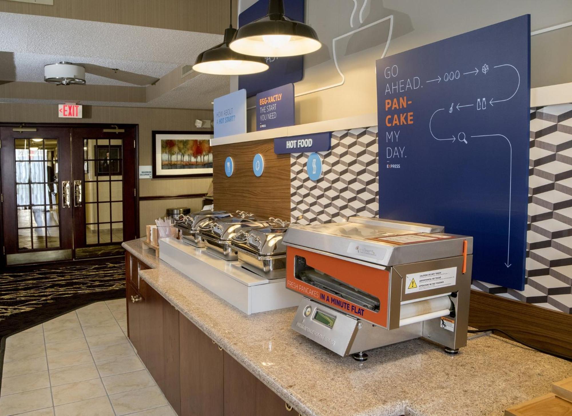 Holiday Inn Express & Suites - Sharon-Hermitage By Ihg West Middlesex Exterior foto